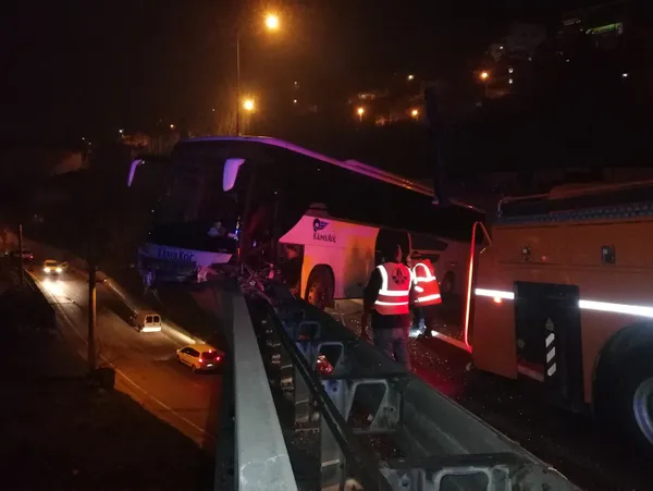tem-otoyolunda-korku-dolu-anlar-30-kisinin-bulundugu-yolcu-otobusu-viyaduk-uzerinde-asili-kaldi-1612663460371.jpg TEM Otoyolunda korkunç kaza! 30 kişinin bulunduğu yolcu otobüsü viyadük üzerinde asılı kaldı - 1