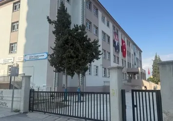 Ortaokulda gıda zehirlenmesi paniği: 26 öğrenci hastaneye kaldırıldı