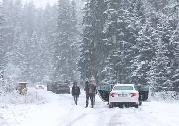 Ilgaz Dağı'na beklenen kar yağışı başladı