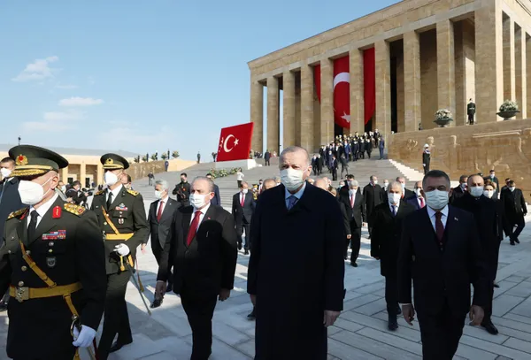son-dakika-cumhuriyet-98-yasinda-baskan-erdogan-ve-devlet-erkani-anitkabirde-1635493907146.jpg Son dakika: Cumhuriyet 98 yaşında | Başkan Erdoğan ve devlet erkanı Anıtkabir'de - 1