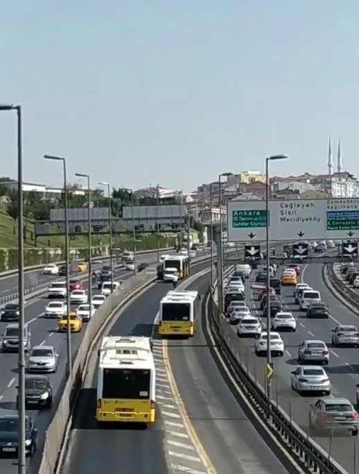 Son dakika: İstanbulluların metrobüs çilesi bitmiyor! Yine yolda kaldı