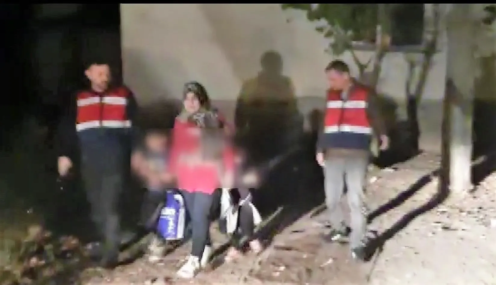 Eski kocası da ekipler de şoke oldu! Sevgilisiyle çocuklarını kaçırıp fidye istedi