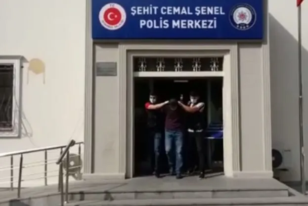 Lüks otelde uyuşturucu imalatı yapanları yaktıkları sigara yakalattı