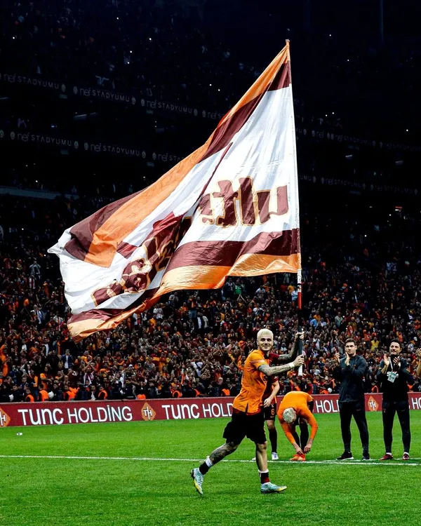 1673724188406.jpg Icardi'den Galatasaray'da kalış sinyali: "Evimde gibi hissediyorum" dedi taraftara övgüler yağdırdı - 5