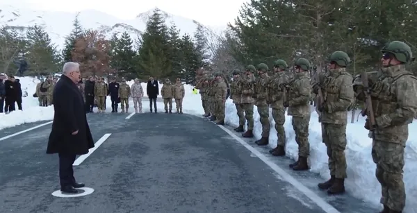 Milli Savunma Bakanı Yaşar Güler ve komuta kademesi Hakkari’de! Terör örgütü PKK’ya operasyona devam