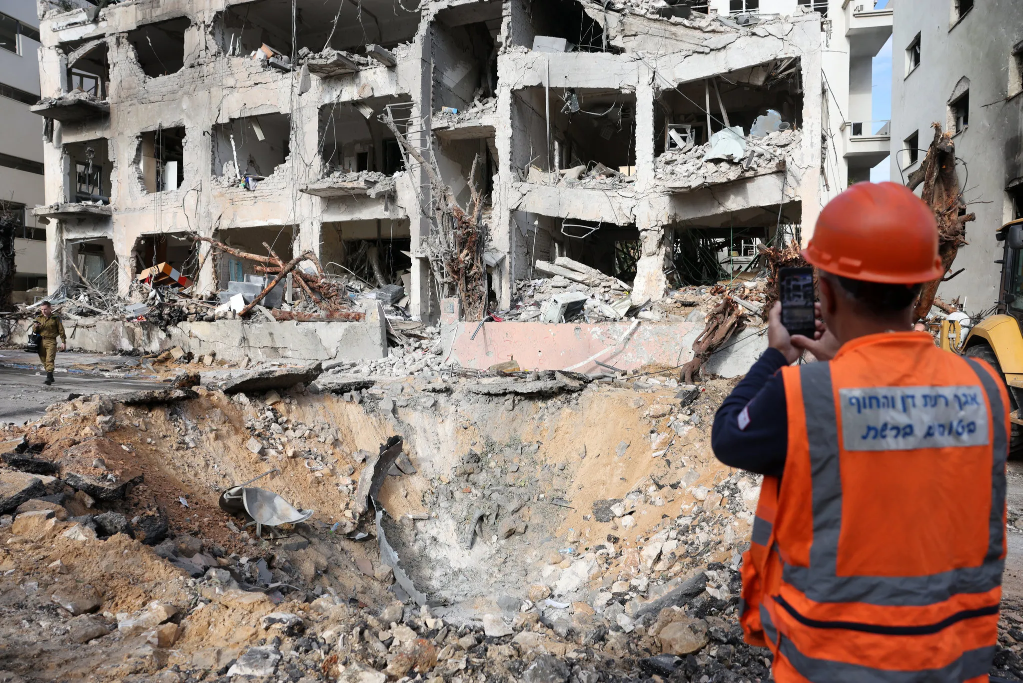 Tel Aviv yıkık dökük! İran’ın misillemesi İsrail’de böyle yankılandı