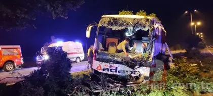 Kayseri’de yolcu otobüsü aydınlatma direğine çarptı: 16 yaralı
