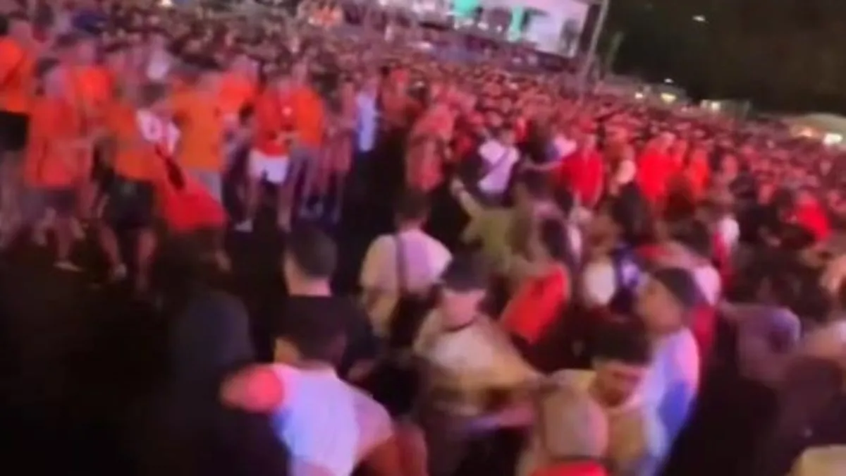 Hollanda -Türkiye maçı sonrası ortalık karıştı! Taraftarlar yumruk yumruğa birbirine girdi