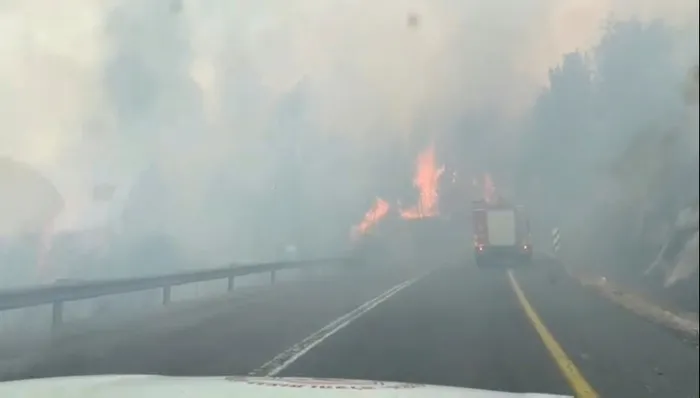 İsrail alev alev! Hizbullah’ın roketlerle vurduğu noktalarda yangın çıktı