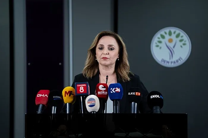 dem-heyetinin-ziyaret-turu-basliyor-once-adalet-bakani-yilmaz-tunc-sonra-mhp-ve-chp-1752652375025.jpeg DEM Parti Sözcüsü Ayşegül Doğan (AA)