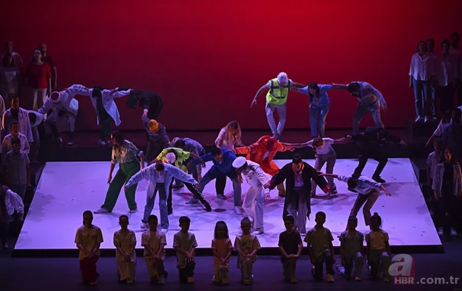 Milletin kutlu zaferi 'En Uzun Gece' destanının ilk temsili Başkan Erdoğan'ın katılımıyla gerçekleşti 5