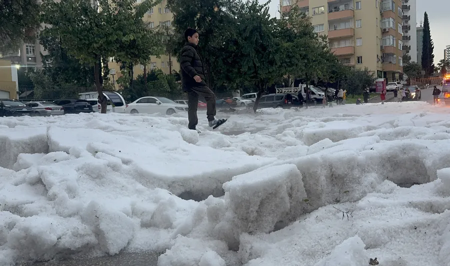 dereceler-sifira-iniyor-bahar-kisa-geri-donuyor-carsamba-sert-gececek-1775455200087.jpg Yeni haftayla birlikte bahar havası yerini soğuk ve yağışlı sisteme bırakıyor. (Fotoğraf: İHA)