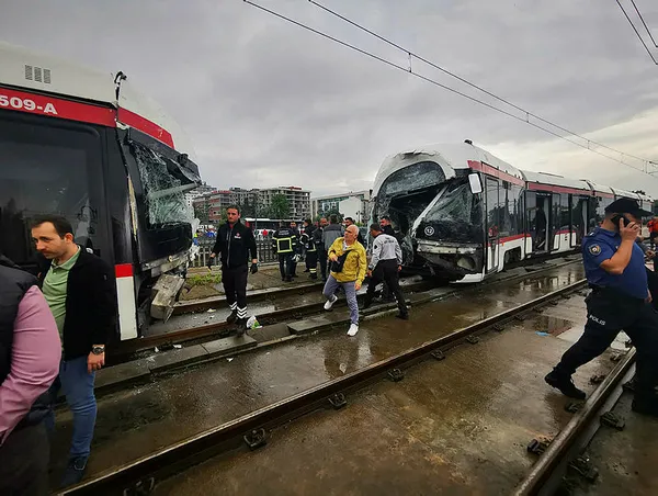 Son dakika | Samsun'da feci olay! İki tramvay kafa kafaya çarpıştı! Çok sayıda yaralı var - 4