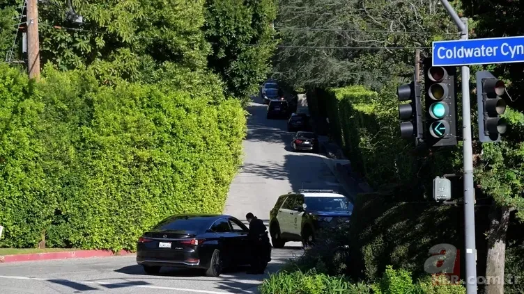 Rihanna'nın evinde dehşet anları: 10 el ateş açıldı, saldırı sırasında içerideydi 4