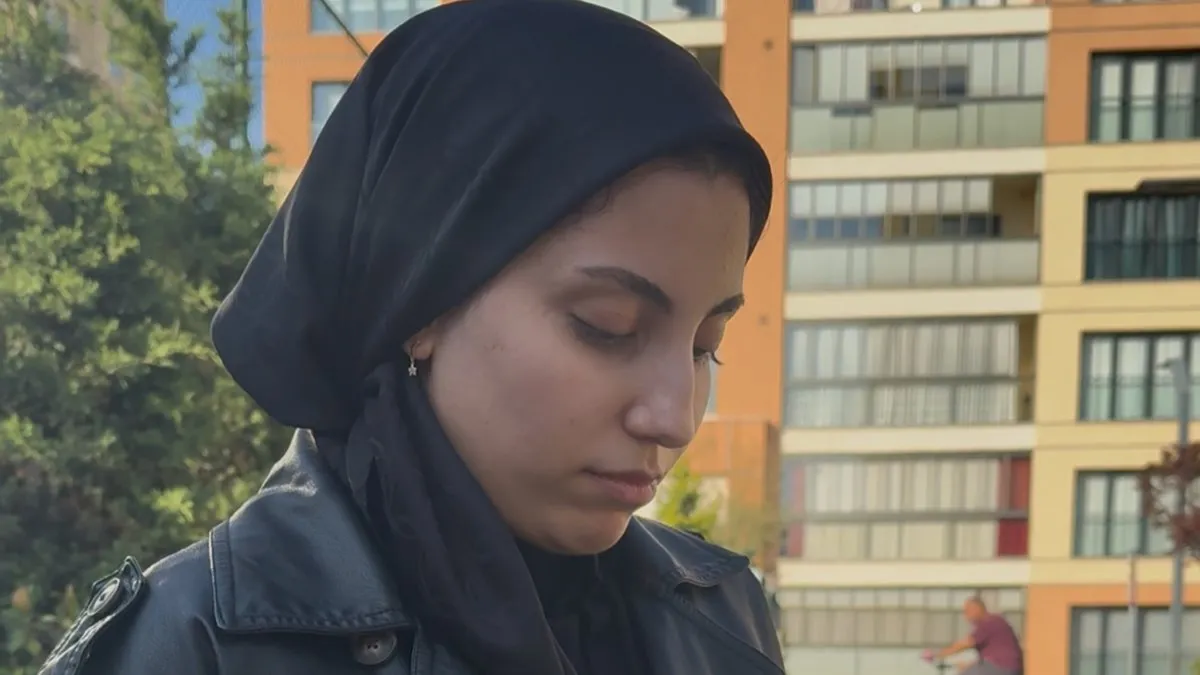 Başörtülü üniversite öğrencisine skandal sözler: “Temizlikçiye benziyorsun açılmana yardımcı olabilirim”