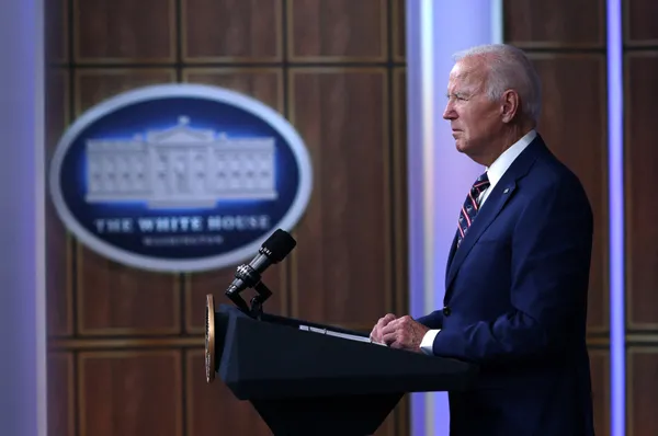 Beyaz Saray’da alarmın rengi kırmızı! Biden konuşmasını yarıda kesti