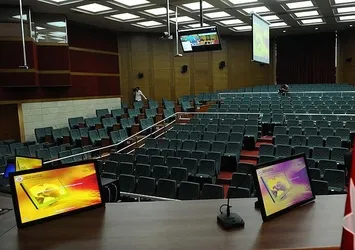 FETÖ çalıntı soruları verirken Kur'an'a el bastırmış