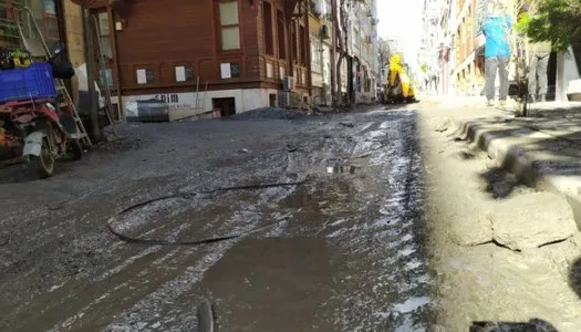 CHP’li belediyeler Kadıköy ve Bakırköy’ü çamura buladı! Yaşanmaz bir şehir