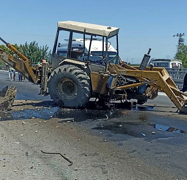 Aydın'da yolcu otobüsü ile kepçe çarpıştı: 9 kişi yaralandı - 2