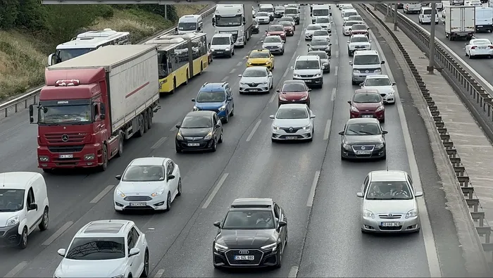İstanbul'da bayram trafği! Otoyollarda yoğunluk - 1