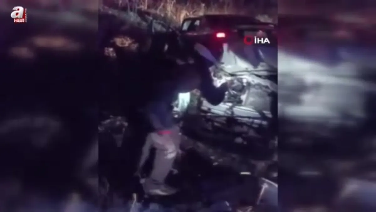 Şanlıurfa'da iki otomobil kafa kafaya çarpıştı: 1 ölü 9 yaralı