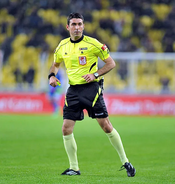 Hakan Ceylan kimdir, kaç yaşında? Hakan Ceylan hangi takımlı, yönettiği maçlar neler?