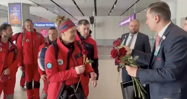 asrin-felaketinde-dunya-tek-yurek-oldu-ispanyol-ekiplerden-duygulandiran-hareket-1676297082427.jpeg Asrın felaketinde dünya tek yürek oldu! İspanyol ekiplerden duygulandıran hareket - 4