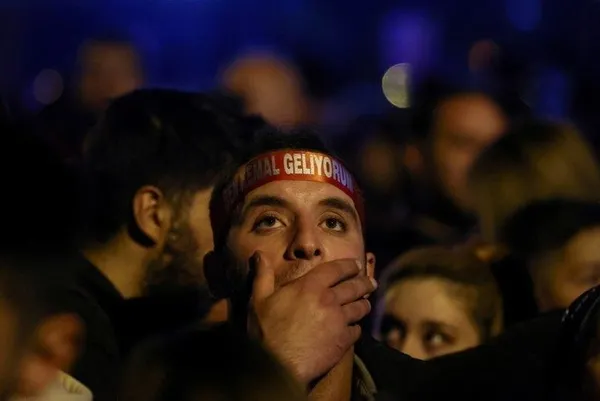 eski-chpli-mehmet-sevigenden-depremzedeleri-hedef-alan-vicdansizlara-tepki-boyle-oldugu-surece-omur-boyu-iktid-1684321296426.jpeg Eski CHP'li Mehmet Sevigen'den depremzedeleri hedef alan vicdansızlara tepki: Böyle olduğu sürece ömür boyu iktidara gelemeyiz! - 6