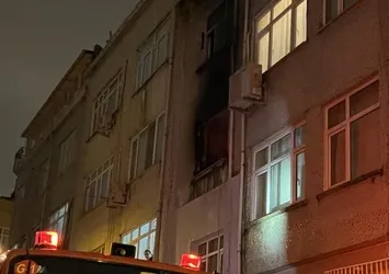 Fatih'te 3 katlı binada yangın paniği!