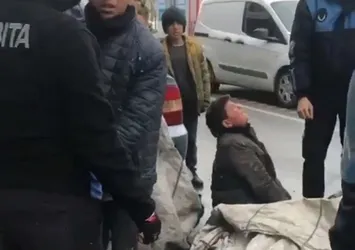 CHP'li Esenyurt Belediyesi'ne bağlı zabıta ekipleri çek çek arabasına el koydu! Kağıt toplayan çocuklar gözyaşlarına boğuldu