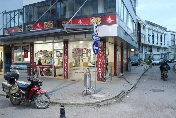 Hız nedeniyle kontrolden çıktı! Yayayla birlikte dükkana daldı - 5