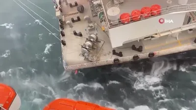 Yolcu gemisi yük gemisine çarptı