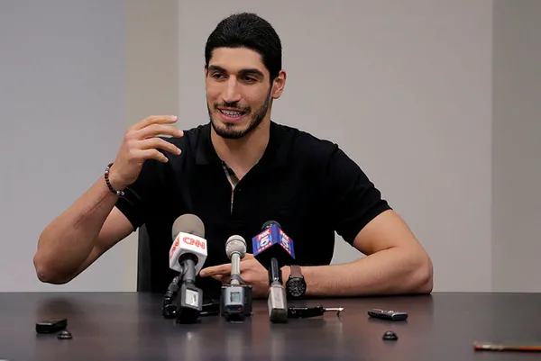 Alman kanalına konuşan Enes Kanter’den FETÖ elebaşı Fetullah Gülen’i aklama çabaları: 15 Temmuz’dan haberi yoktu