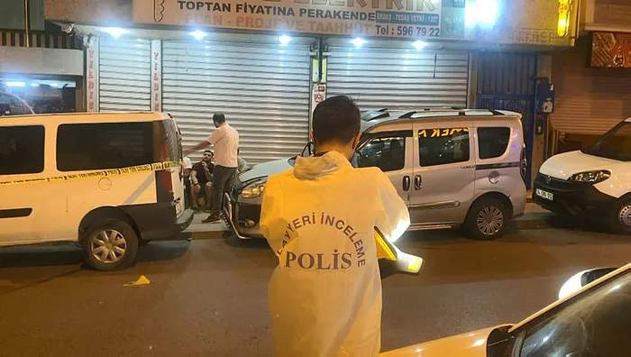 istanbul-esenyurtta-catisma-1i-agir-3-yarali-1654466608065.jpg İstanbul Esenyurt'ta çatışma: 1'i ağır 3 yaralı - 1