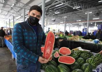 Pazar tezgahına 80 liradan giriş yaptı! Karpuzun fiyatı el yakıyor