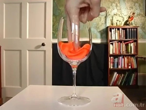 Tek bir hareketle parmağını yok etti! O numaranın sırrı ortaya çıktı: Yıllardır böyle kandırılmışız 24