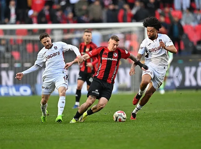 trabzonsporda-zirve-inadi-firtina-deplasmanda-hata-yapmadi-1771772889748.jpeg Trabzonspor'da zirve inadı! Fırtına deplasmanda hata yapmadı - 3