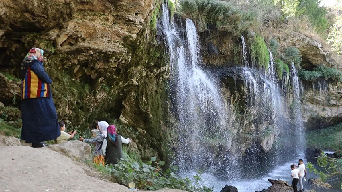 Değirmenaltı Şelalesi sesi ve görüntüsüyle mest ediyor!