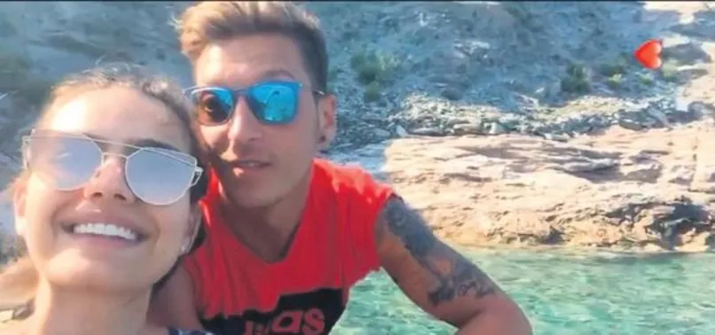 Dünya Mesut Özil ile Amine Gülşe'yi konuşuyor