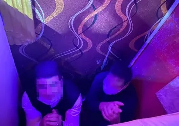 Kimi koltuk arkasına kimi dolaba saklandı! Koronavirüs eğlencesi pahalıya patladı