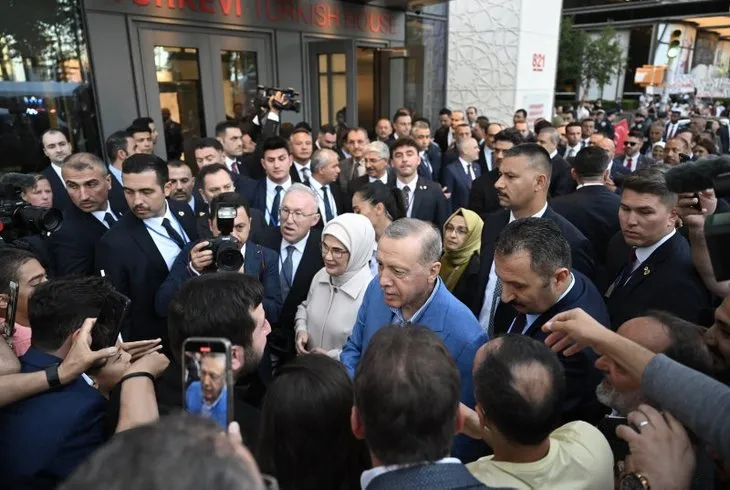 Başkan Erdoğan'a New York'ta sevgi seli! Türkevi'nde coşkuyla karşıladılar