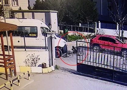 Okul servisine çarpmamak için metrelerce savruldu!