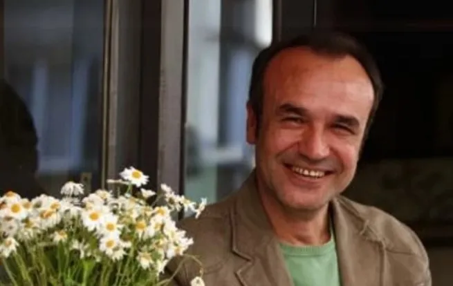 yonetmen-ve-yazar-dr-sadik-battaldan-aci-haber-hayatini-kaybetti-1728932802058.jpg Yönetmen ve yazar Dr. Sadık Battal'dan acı haber! - 1