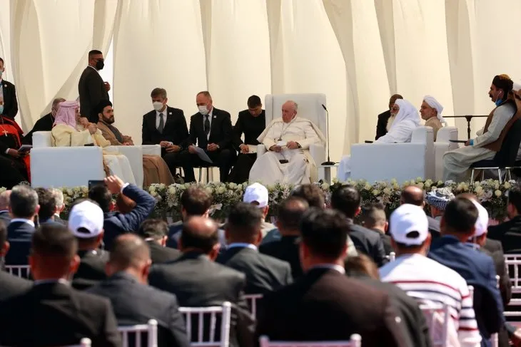 Son dakika: Papa Franciscus tarihi Irak ziyaretinde Kur’an-ı Kerim dinledi! İşte o anlar
