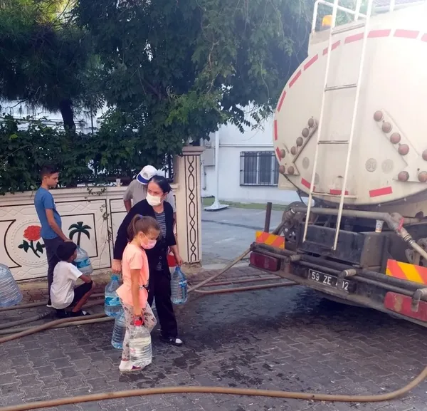 CHP'li Çorlu Belediyesi vatandaşı isyan ettirdi! Vatandaş bidon ile su kuyruğuna girdi - 4