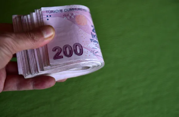 150 bin TL faizsiz evlilik kredisi başvurusu nasıl yapılır? 2 yıl geri ödemesiz evlilik kredisi Meclis’ten geçti mi, şartları neler?