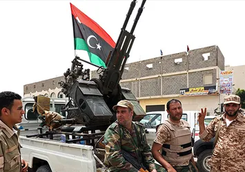 Libya Hafter'in yabancı milislerini bomladı