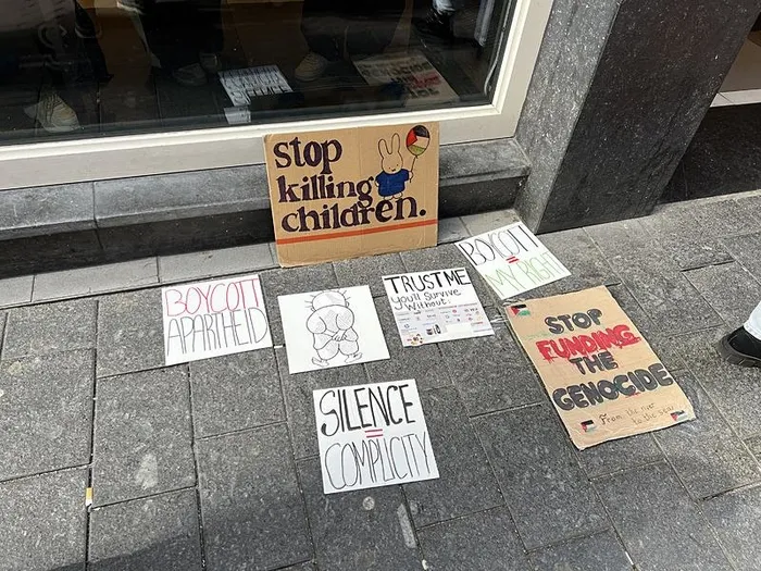 Hollanda’da Burger King şubeleri önünde katil İsrail’e protesto! Soykırımı fonlama | Bu kurum soykırımın suç ortağı