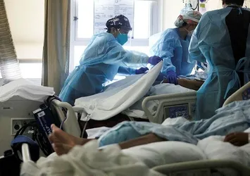 Koronavirüs yoğun bakım ünitelerinden korkunç görüntüler! Doktor ve hemşireler iş bıraktı