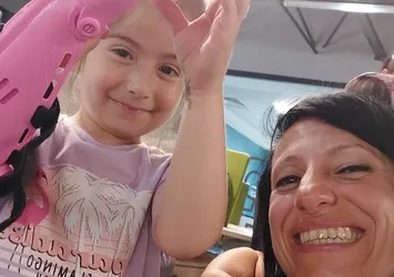 Onlar gerçek süper kahramanlar! Deprem bölgesindeki uzuvlarını kaybeden çocuklar için protez el ve kol üretiyorlar